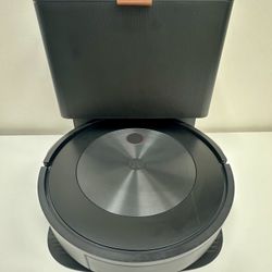 iRobot Roomba j8+ Robot Vacuum - With Automatic Dirt Disposal Base - Low Hours Of Use 