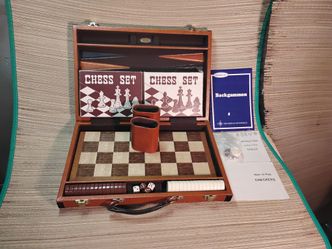 Fred Roberts vintage chess/backgammon/checkers  game set