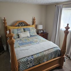 Queen SZ 4Post Bed & Matching 9 Drawer Dresser