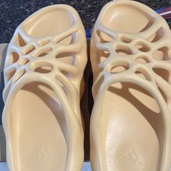 Yeezy Slides 