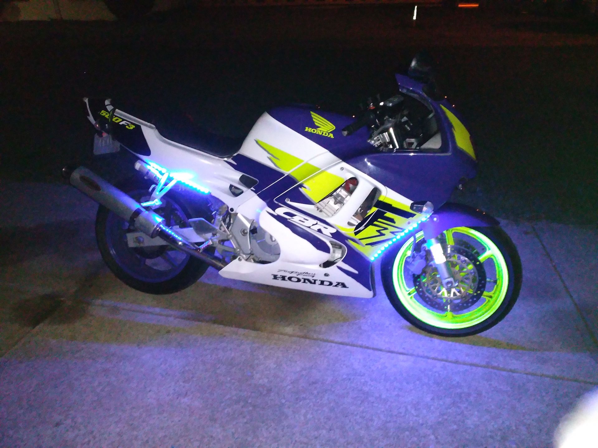Motorcycle Honda 600 fr3