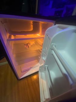 Magic chef mini fridge