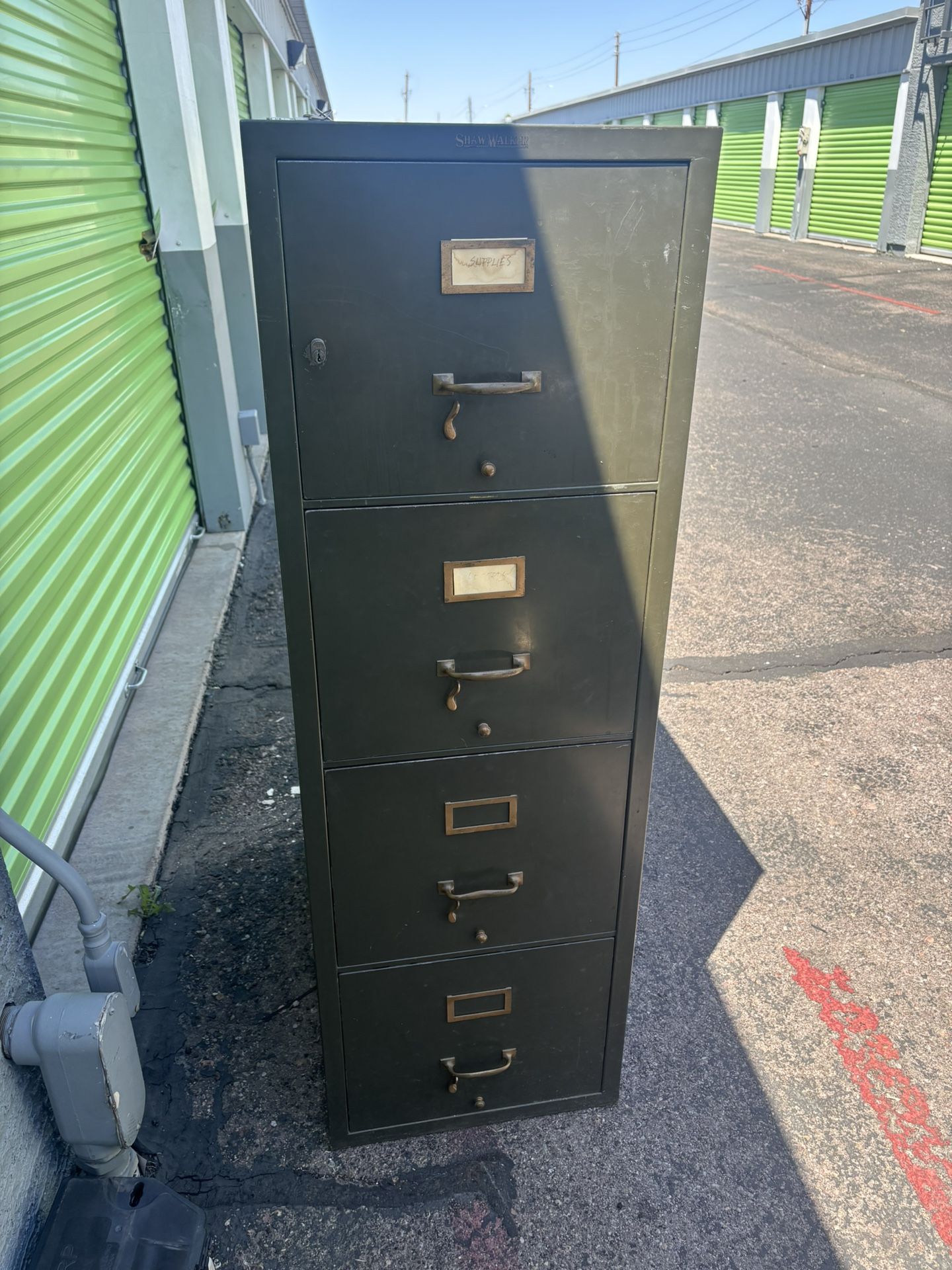 Shaw-Walker 2-drawer file cabinet, With Keys