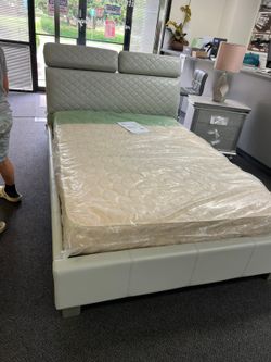 Bed Platform Style Modern Padded Leatherette USB Chargers Qn & Kg