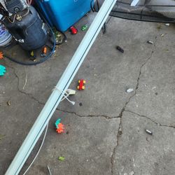 100" Projector Screen With Remote