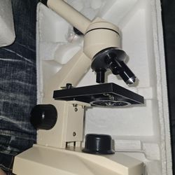 AmScope M100C Microscope