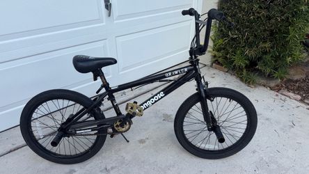 Mongoose Brawler 20 inch bike youth BMX bicycle like new