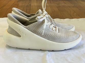 KIZIK Women’s Roamer Sneakers SZ 7 (Worn One)
