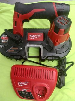 Milwaukee bandsaw  12 volts