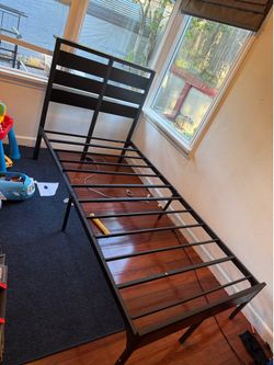 Bed frame twin