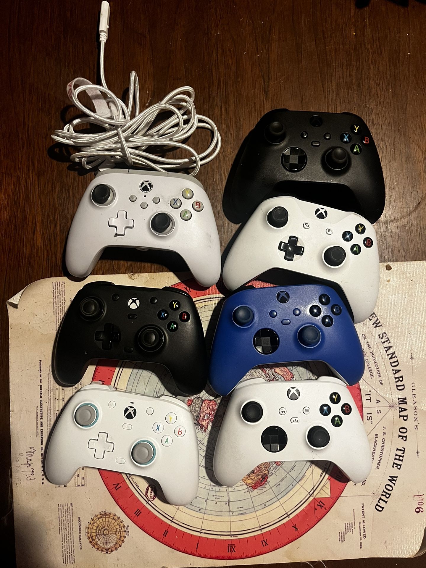 4 Wireless Xbox Controllers/3 Wired Controllers/ 2 Headsets With Mic