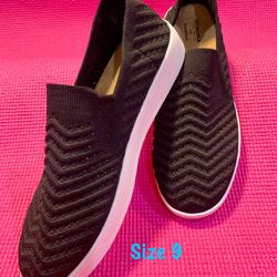 Women’s Black Flats