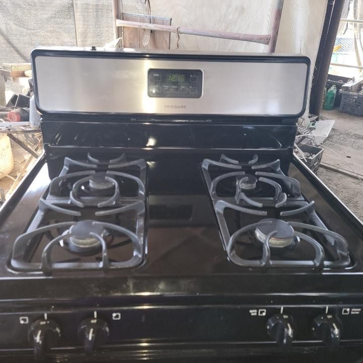 Frigidaire Stove Stainless Steel Works Good