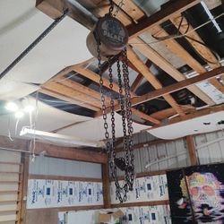 2 1/2 Ton Hoist