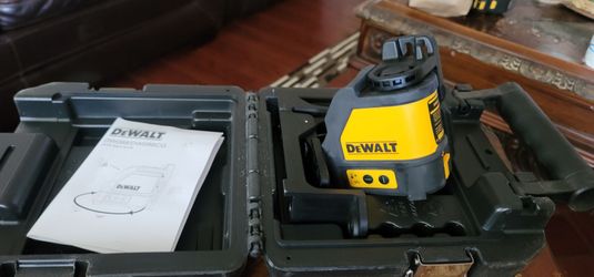 Dewalt  100 ft Green self-Leveling  Cross Line