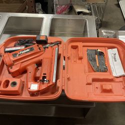 Paslode 30 Deg. Nail Gun Kit