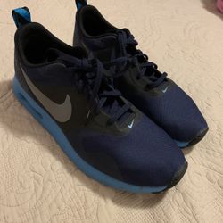 Men’s Nike Shoes 9.5