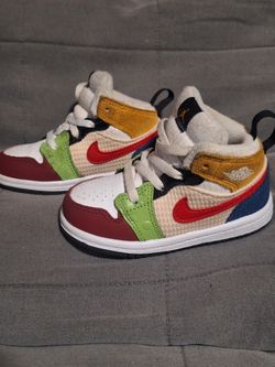 Air Jordan 1 Mid SE GS 'Messy Room' Size 7c (TD)