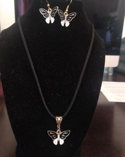 Set of earring and necklace