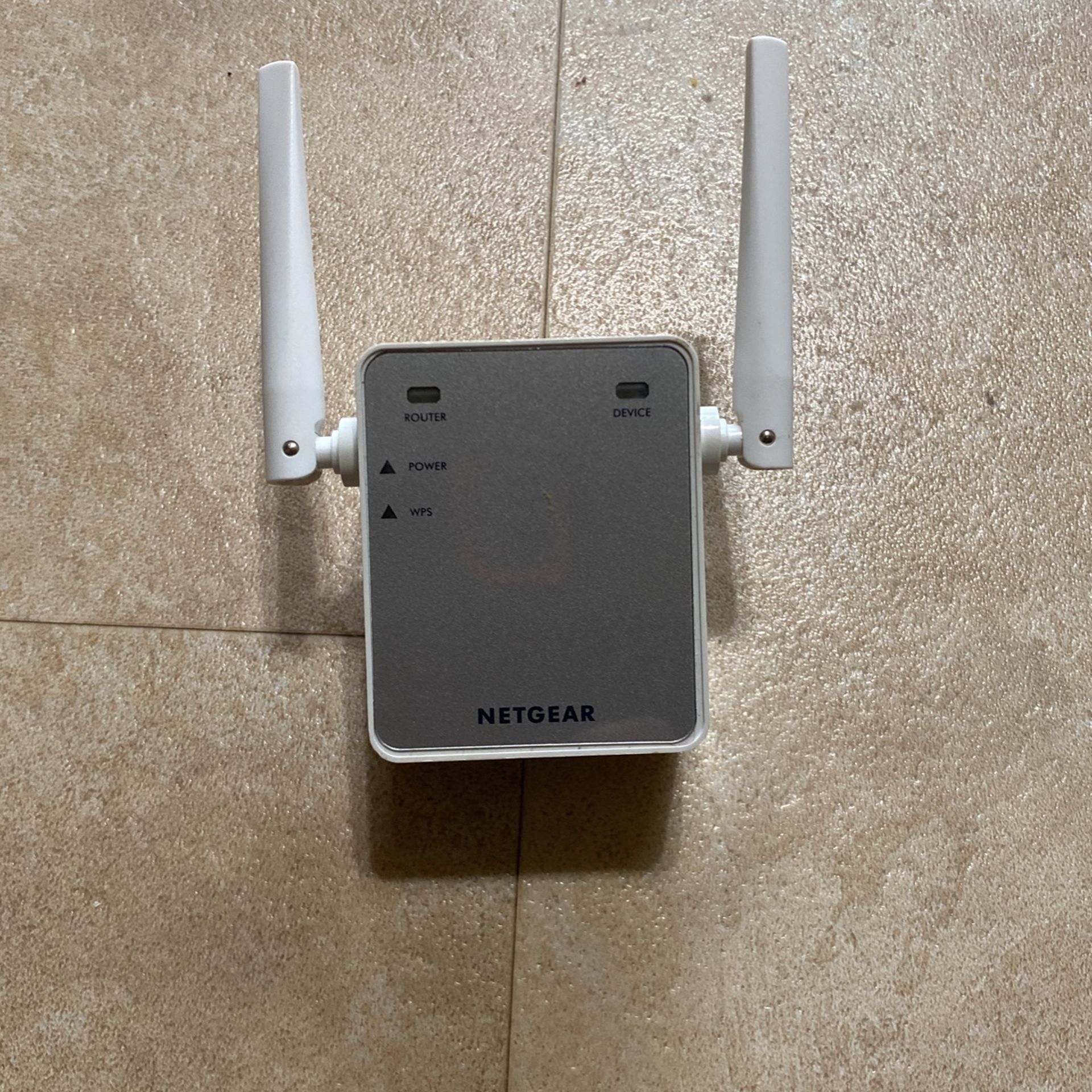 NETGEAR N300 WiFi Range Extender EX2700 Signal Booster up to 300 Mbps
