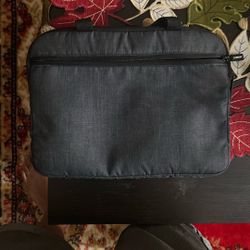 Incase Carry Laptop 