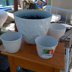 4 Self Watering White Pots 3 Heavy Duty Mastic And Other Is Ceramic All In Like New Cond 