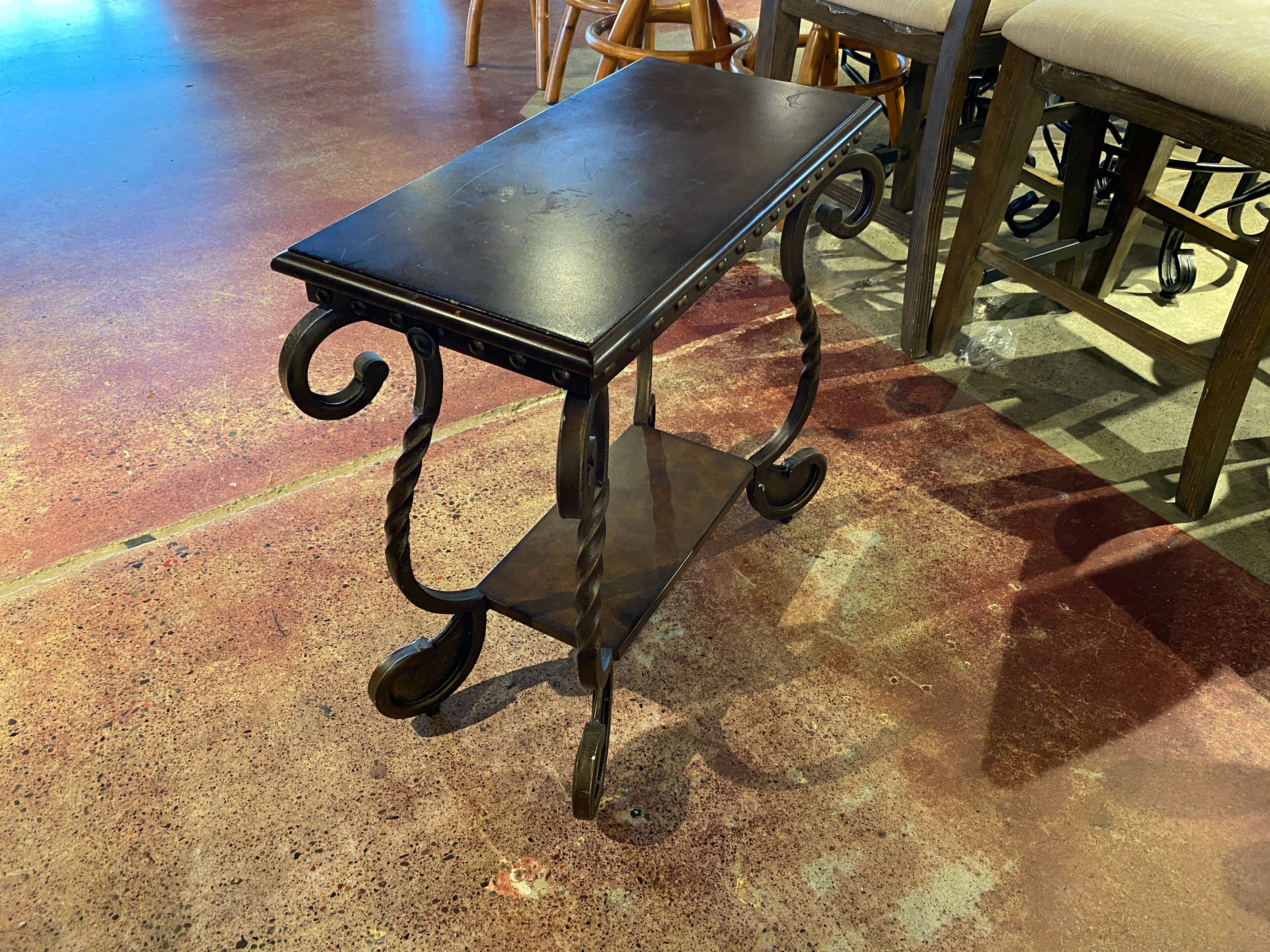 ASHLEY Jonidell Chairside Extendable End Table