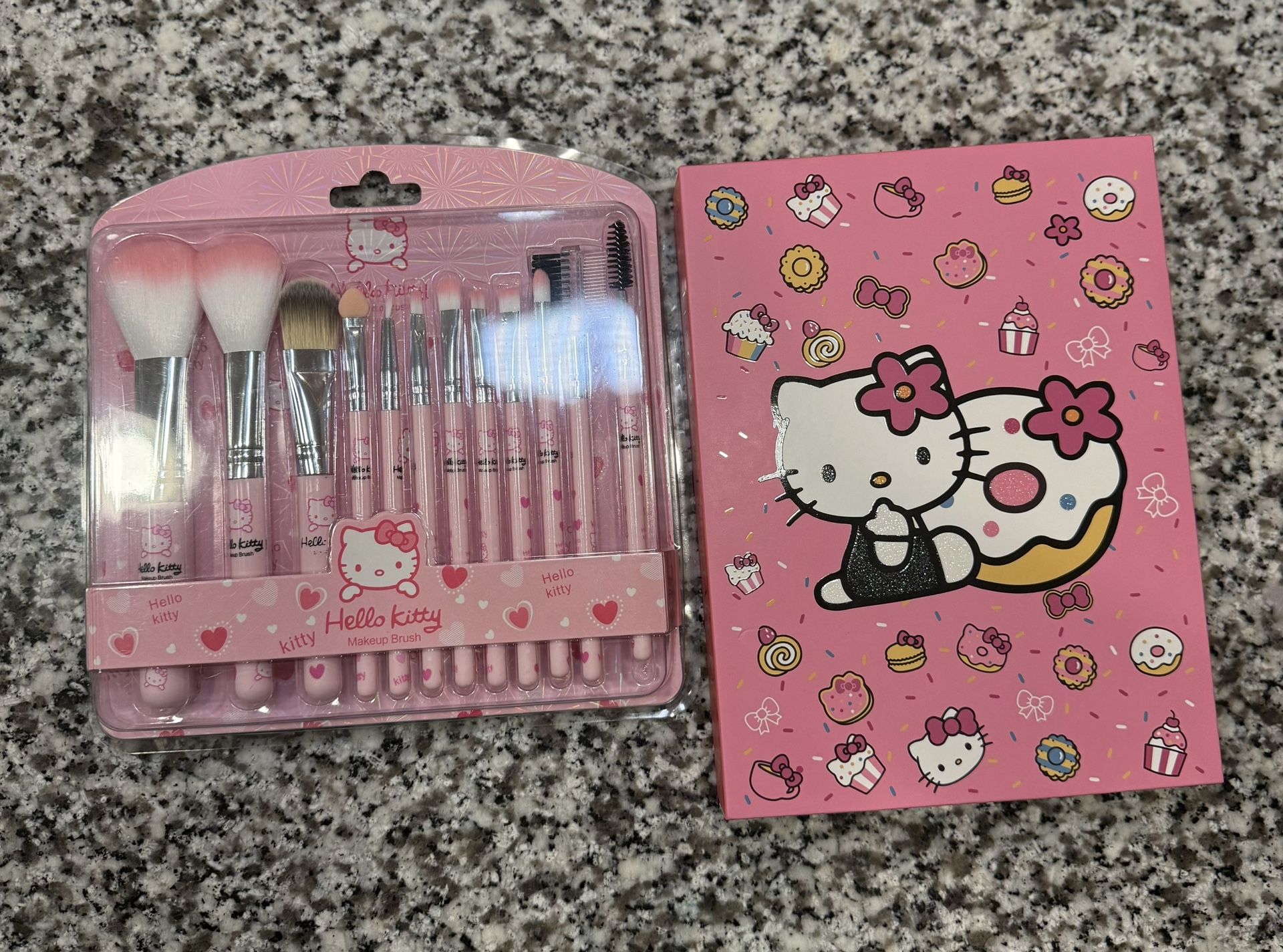 Eyeshadow palette with 117 colors and makeup brushes