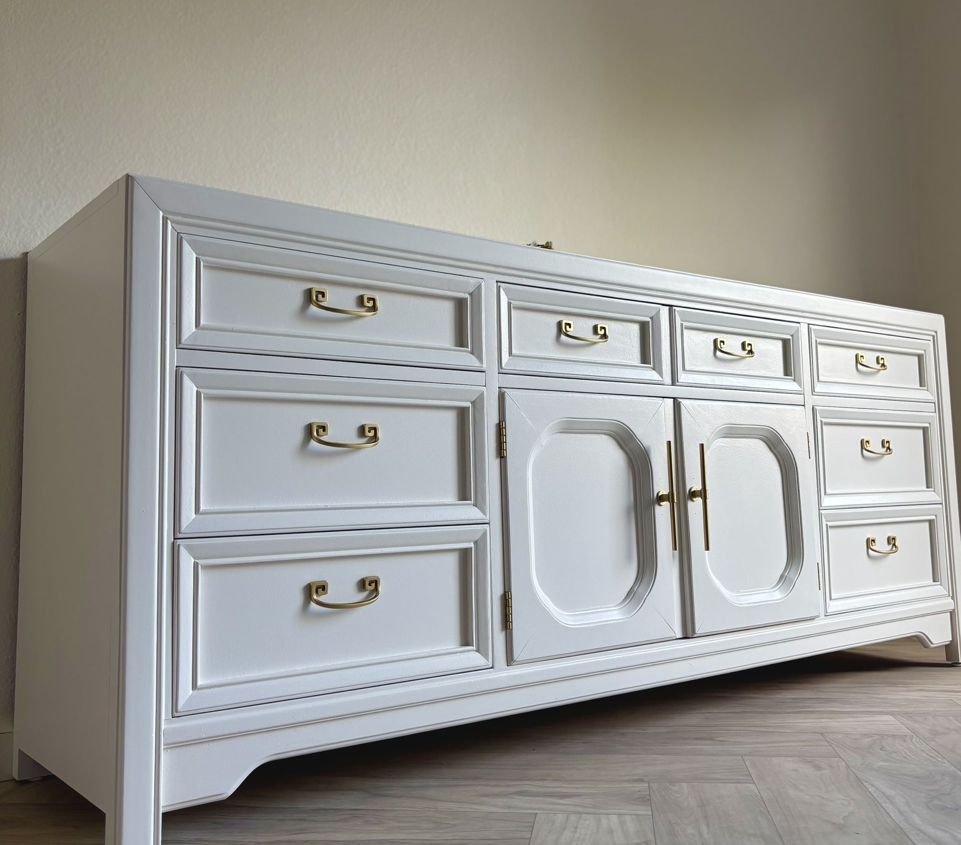 Thomasville Dresser/Dresser/White Dresser/Credenza/Buffet/Sideboard/Coastal/Beach/Console Table/TV Stand