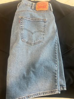 XL (Waist size 40) Levi Shorts.