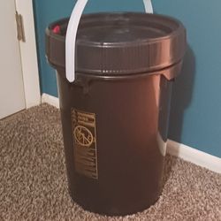 6 Gallon Bucket And Lid