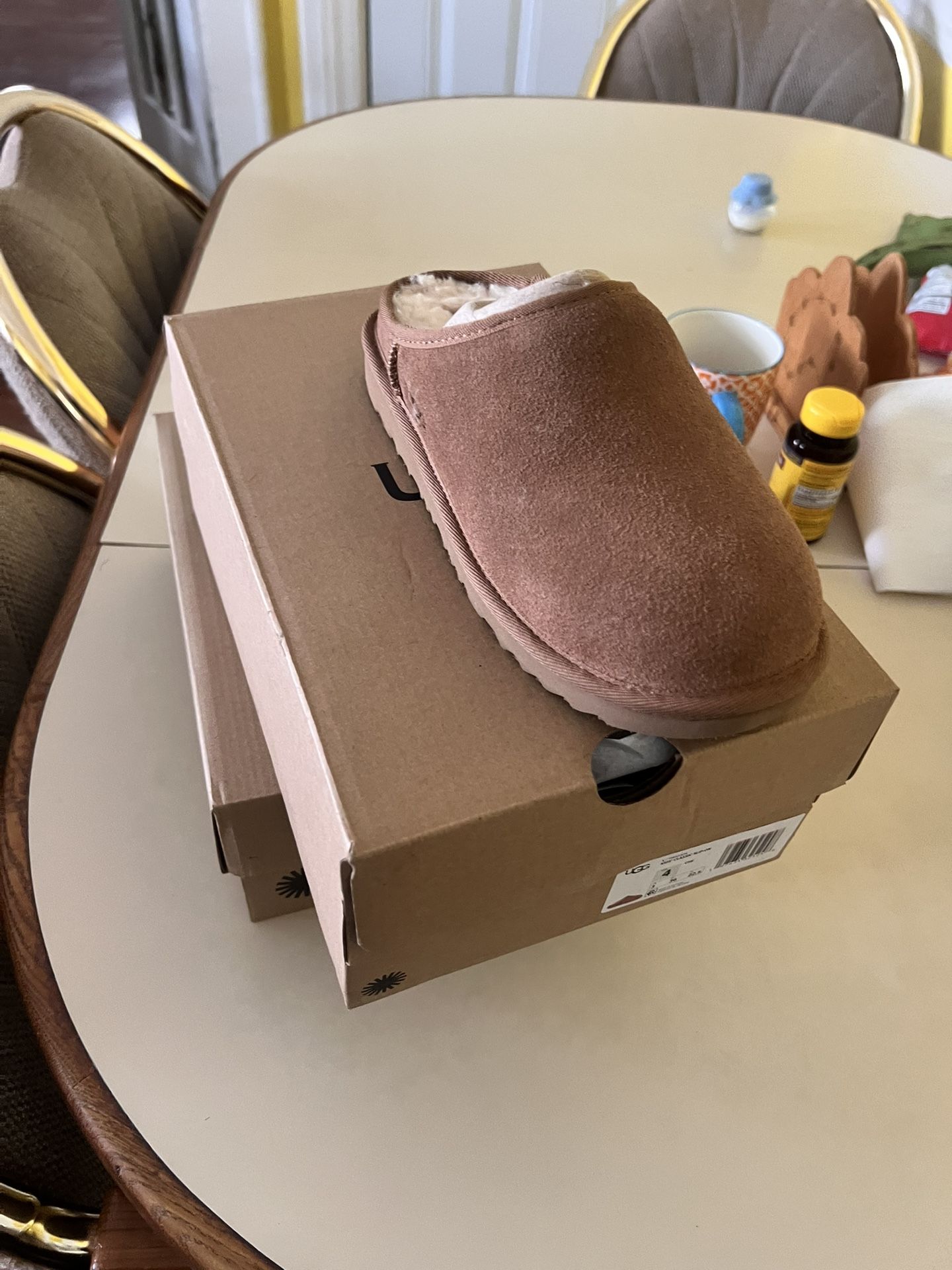 UGG