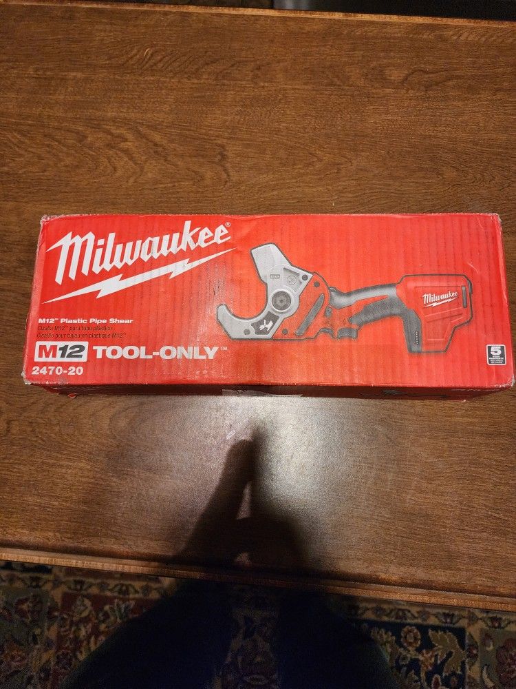 Milwaukee M12 Plastic Pipe Shear 2470-20. Tool-Only.