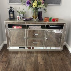 Tv Stand- Hutch