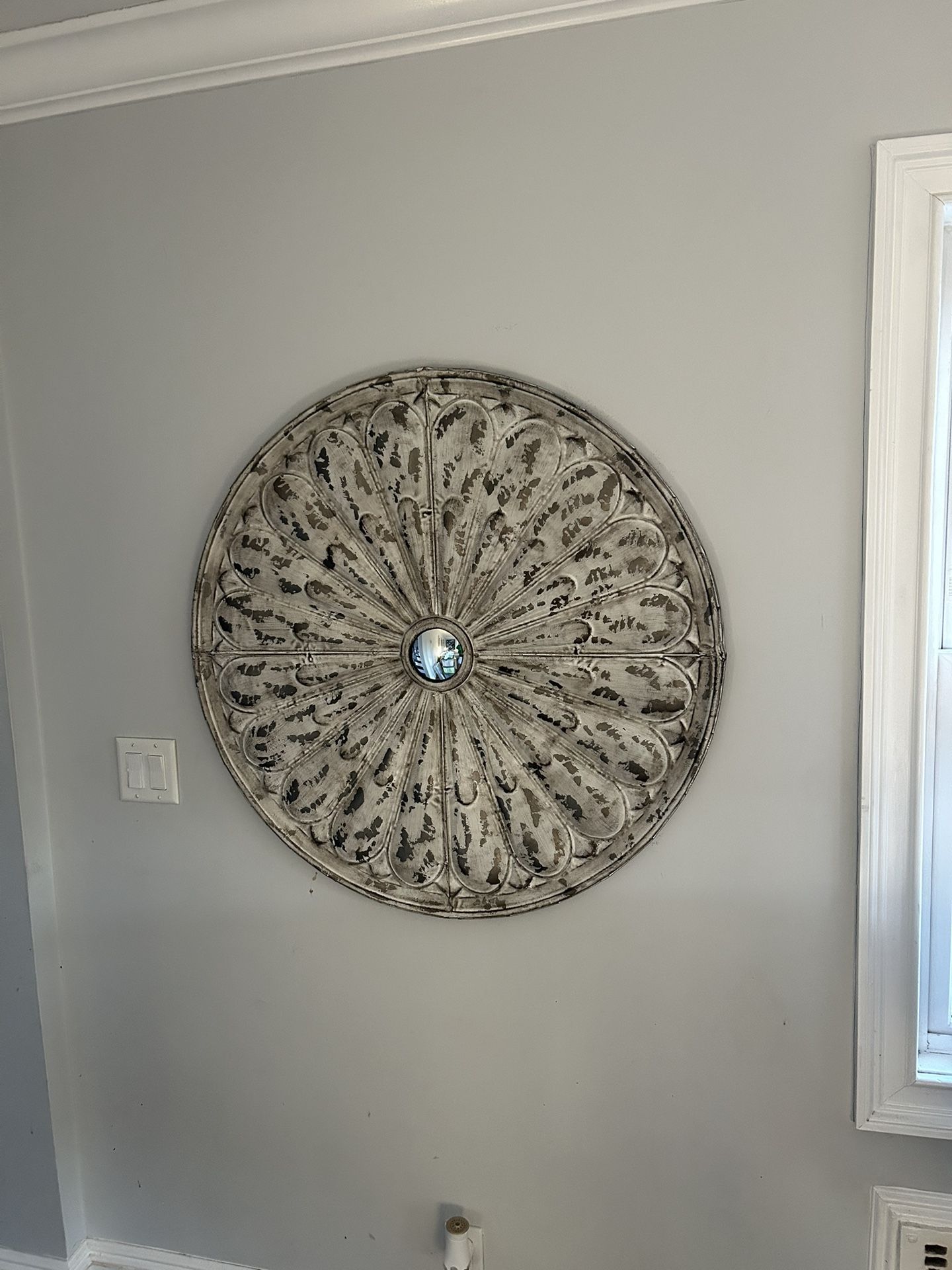 ✨ Large Decorative Round Wall Medallion – 35” Diameter – Distressed Antique Style ✨