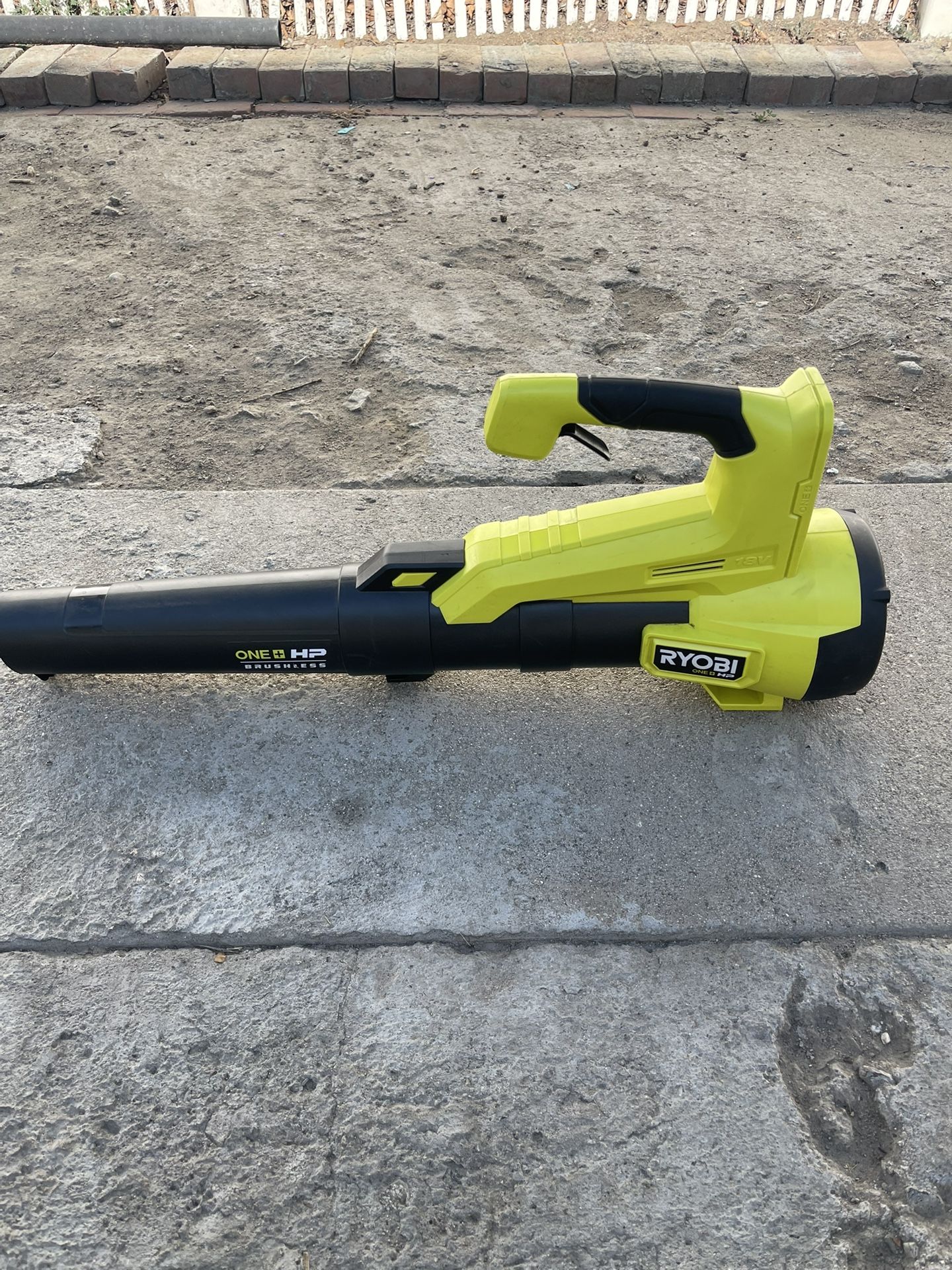 RYOBI HP 18V 110 MPH 350 CFM Leaf Blower