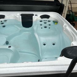 2022 Dream Maker Cabana Collection Spa, CS2-PU2 - Like New, 4 seats