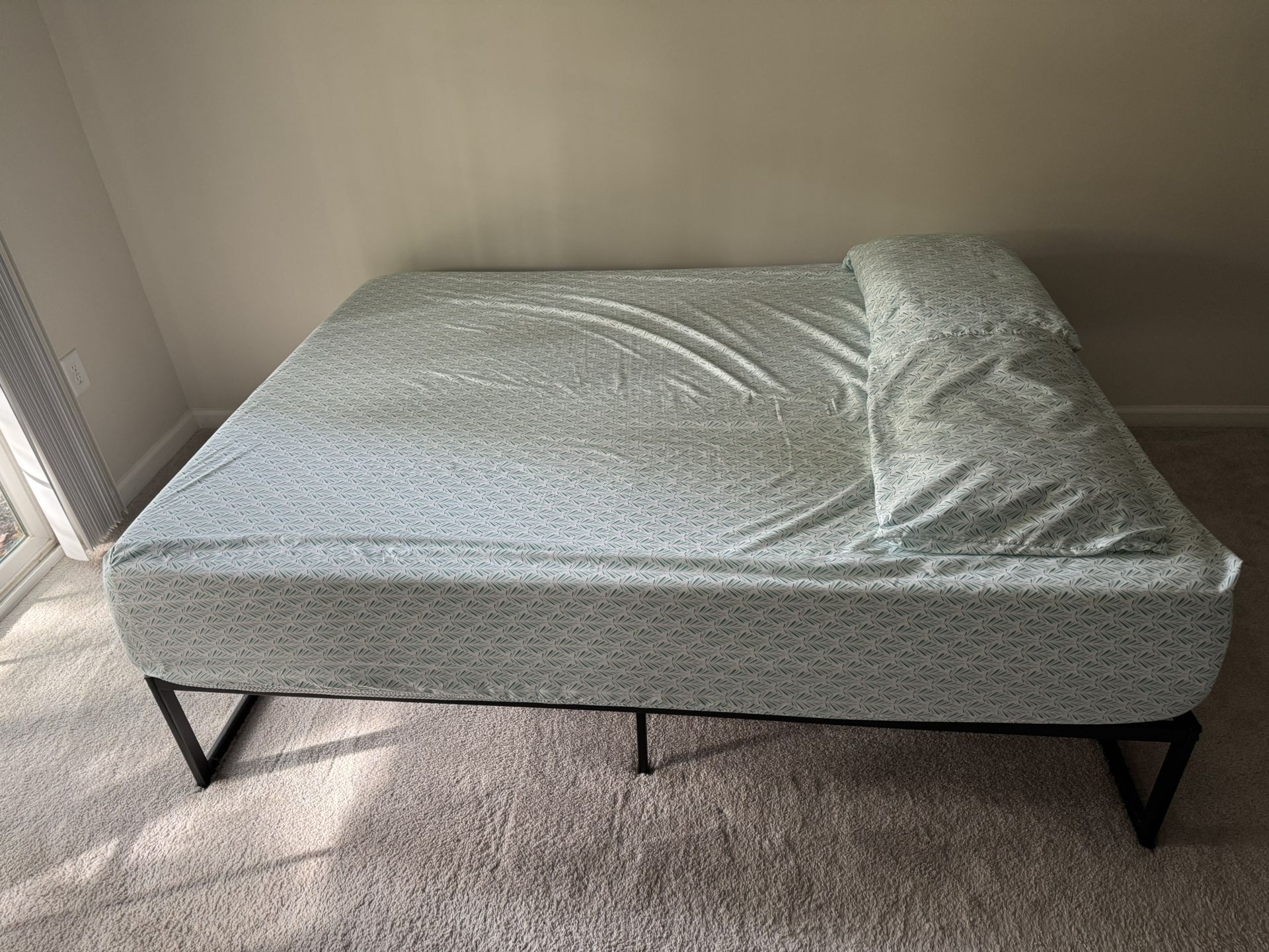 12 Inch Cooling Gel Zinus mattress, Platform Bed Frame, Pillows, fairly used gaming chair with bluetooth speakers