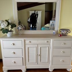 Lexington Elegant 5 - Piece King Bedroom Set – $700 or sold separately