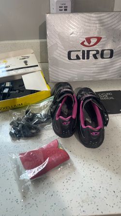 Cycling  shoes women’s clip on and pedals