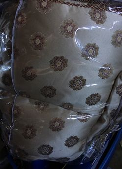Beautiful queen comforter. Very heavy.
