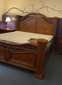 Beautiful Solid Wood King Bedframe and Boxspring