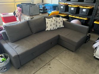 Small pullout couch with Chase storage Small pullout couch with Chase storage