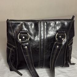 Kenneth Cole Reaction Black Leather Women’s Handbag - Classic & Stylish