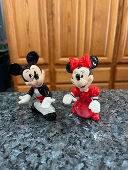 Ceramic Disney Mickey Mouse and Minnie Mouse pair of Salt and Pepper Shakers.  Size approximately   3 1/2 inches tall.  Brand new never used.  Has bee
