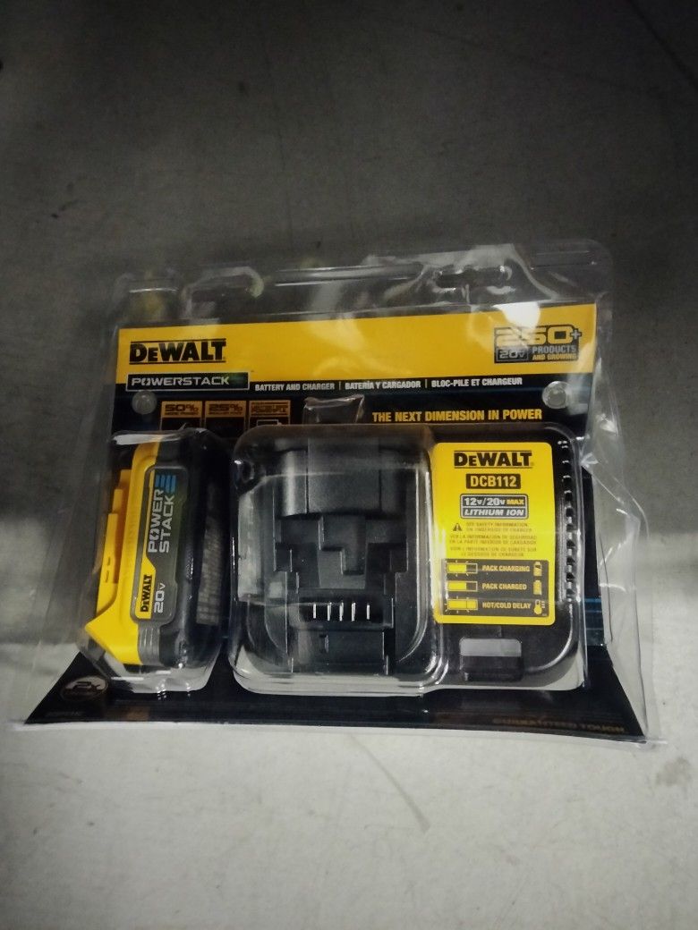 DeWalt 20v Battery Power Stack 1.7 Charger New