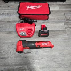 MILWAUKEE M12 MULTI-TOOL WITH 12V 3AH BATTERY AND CHARGER LIKE NEW