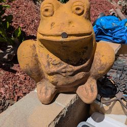 VTG Large Frog Outdoor Planter " Great Yard Decor"