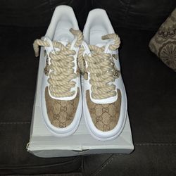 Nike SIZE 11 MENS (NEW)