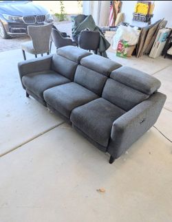 Sofa - power recliner